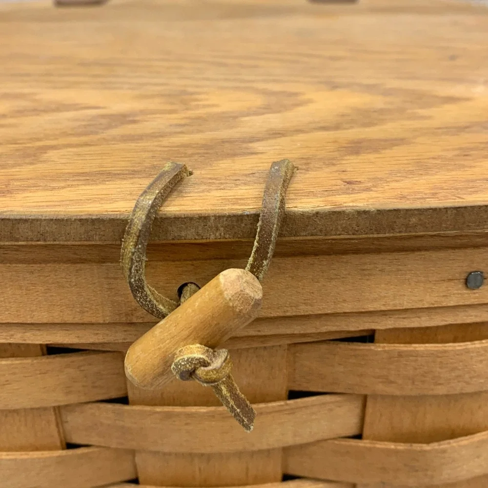 Longaberger Basket 1992 Handwoven Wooden‎ Lid Picnic Basket Toggle Top